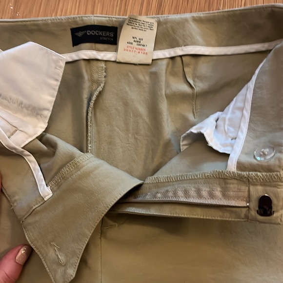 Dockers Women's Stretch Vintage Khaki Pants Size 6 Short - Picture 2 of 5